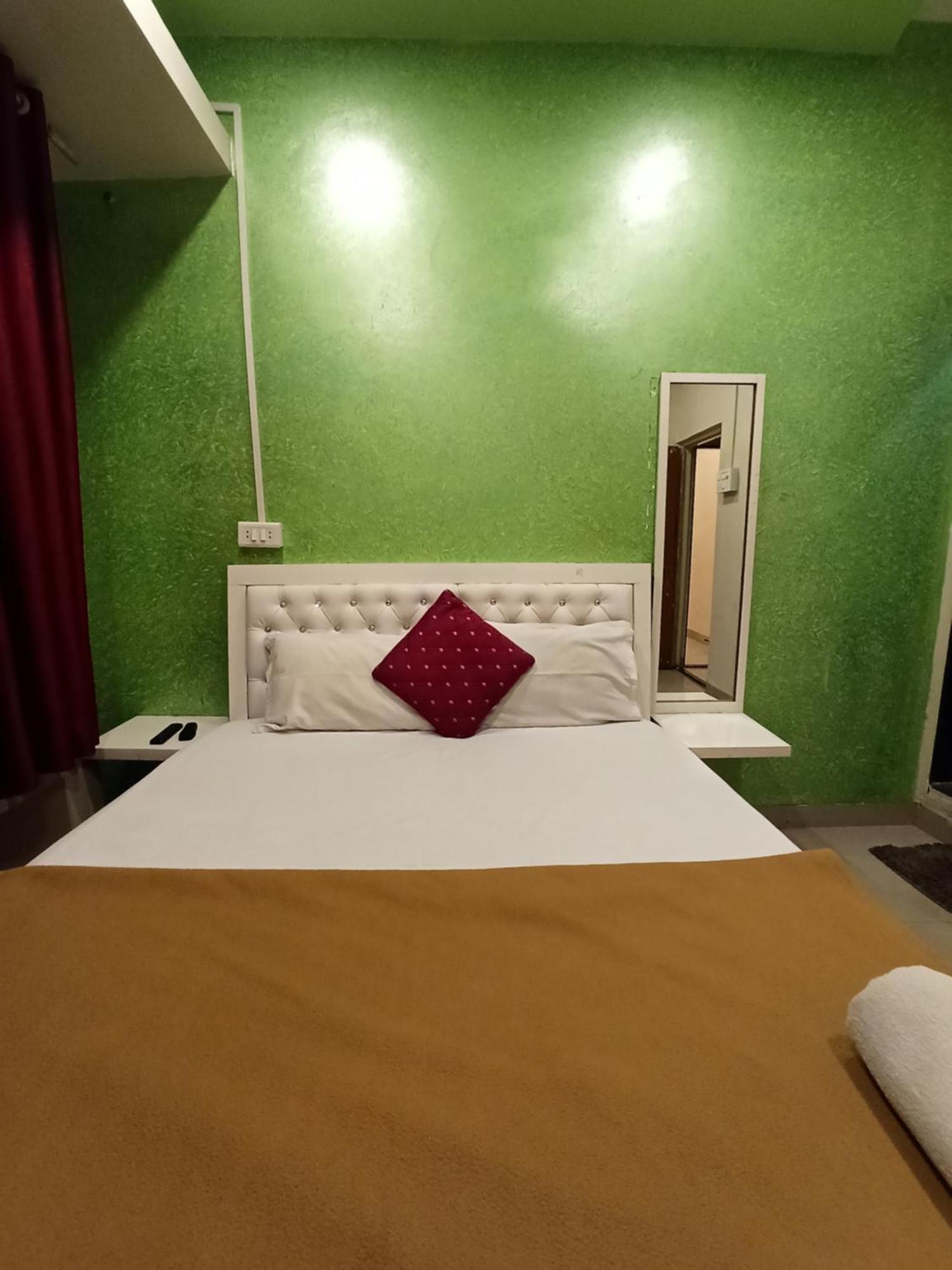 Malwade Motel Pune Exteriör bild