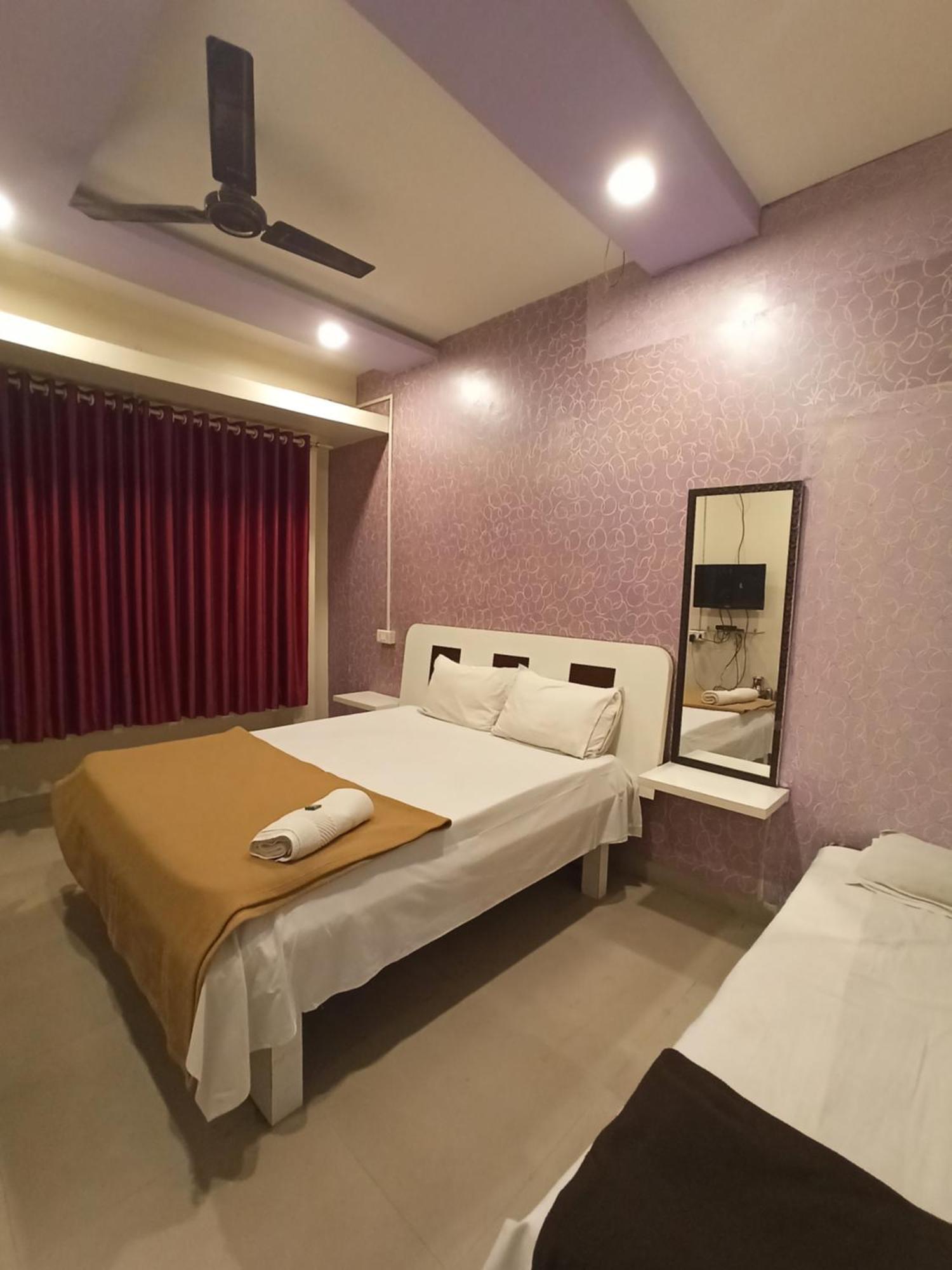 Malwade Motel Pune Exteriör bild