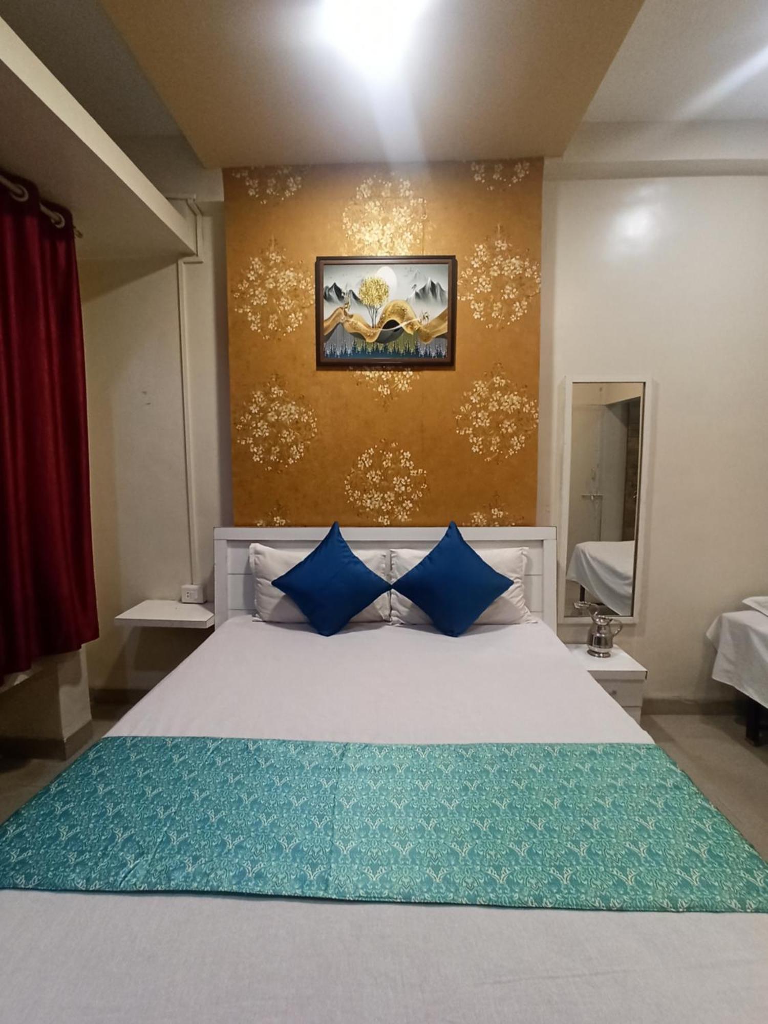 Malwade Motel Pune Exteriör bild