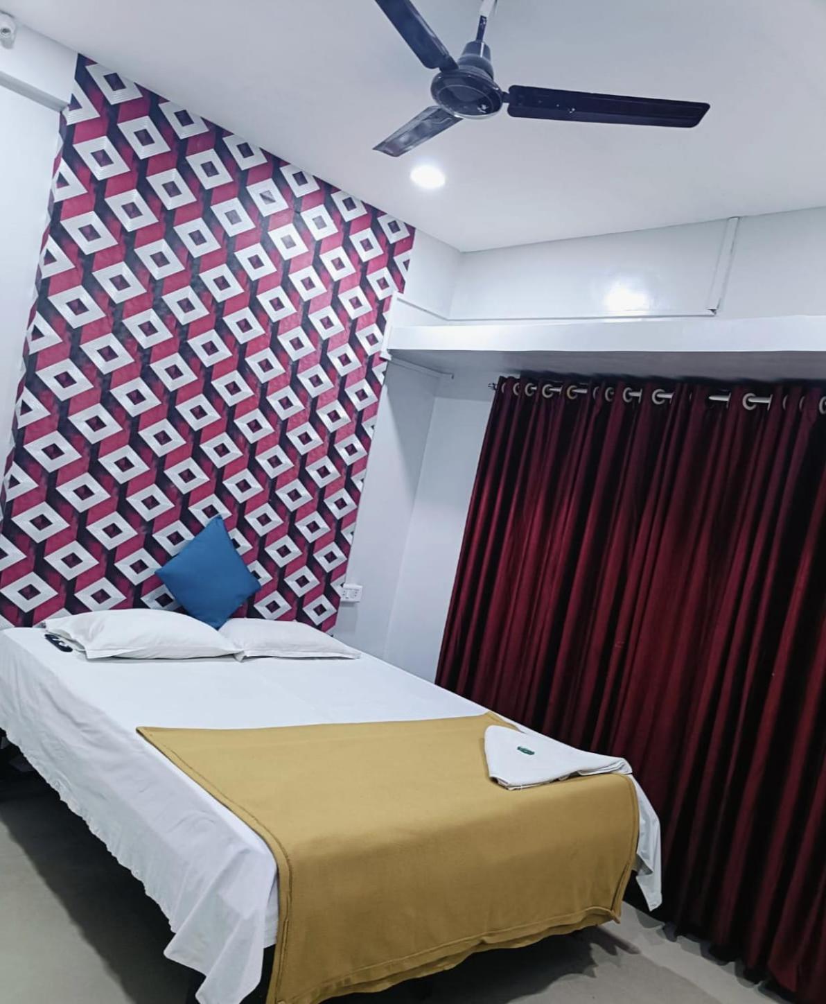 Malwade Motel Pune Exteriör bild